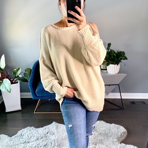 bydonnywu Sweaters - 🏷Baby it’s cold shoulder Cream
